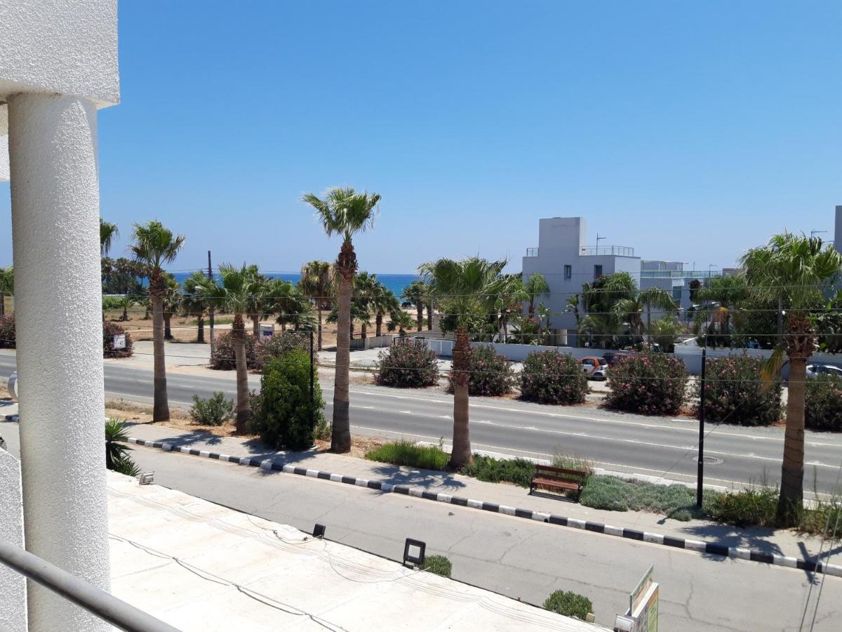 La Veranda Sea View Apartments Ларнака Екстер'єр фото