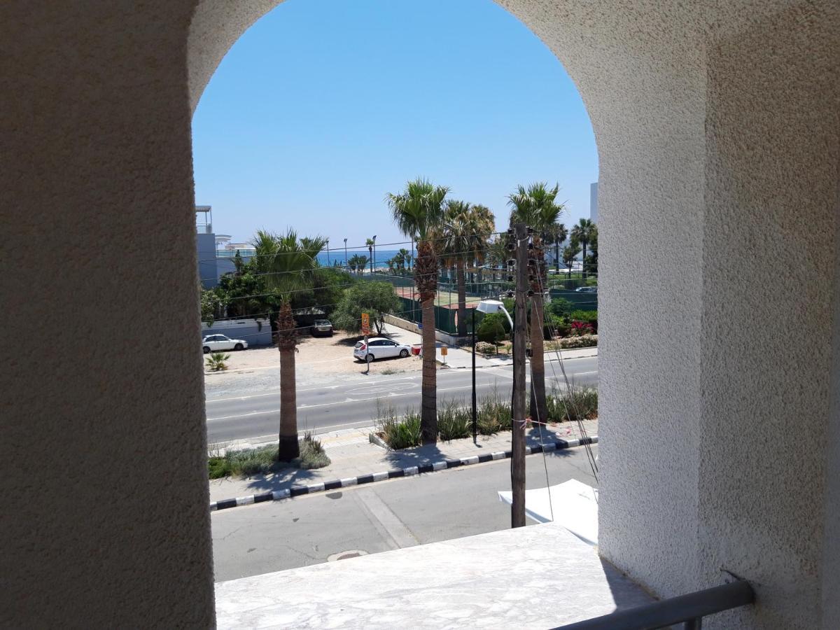 La Veranda Sea View Apartments Ларнака Екстер'єр фото