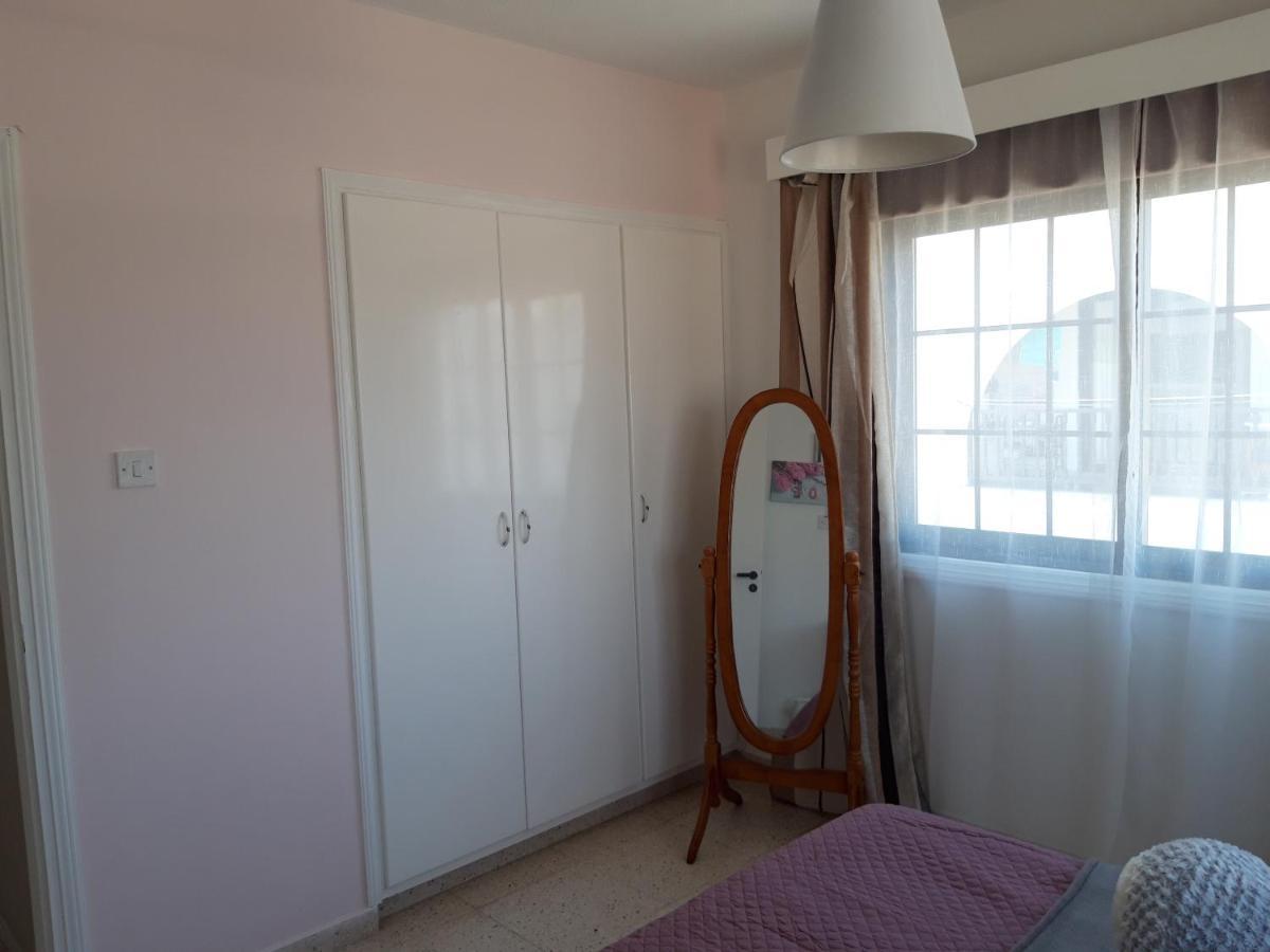 La Veranda Sea View Apartments Ларнака Екстер'єр фото