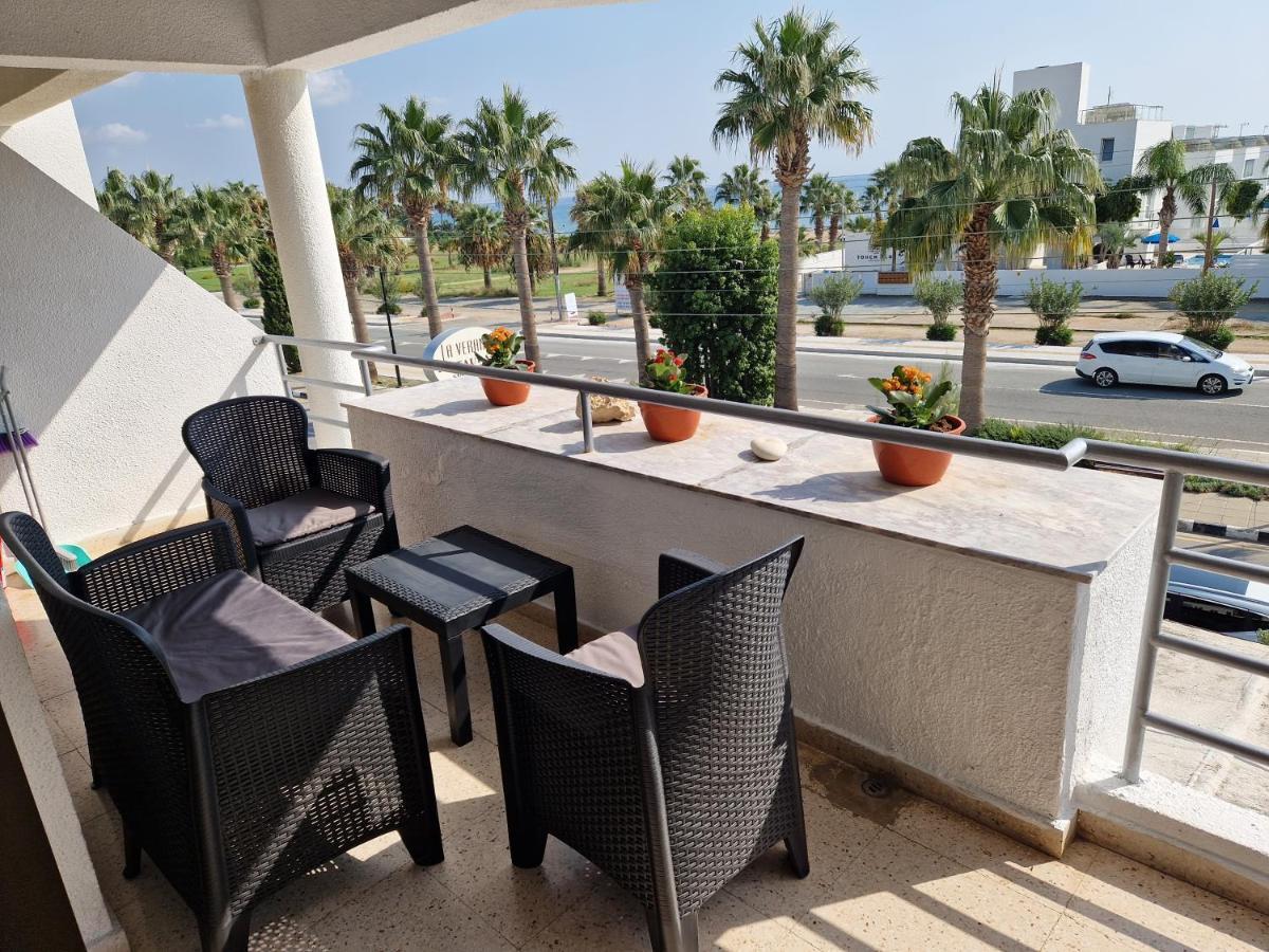 La Veranda Sea View Apartments Ларнака Екстер'єр фото